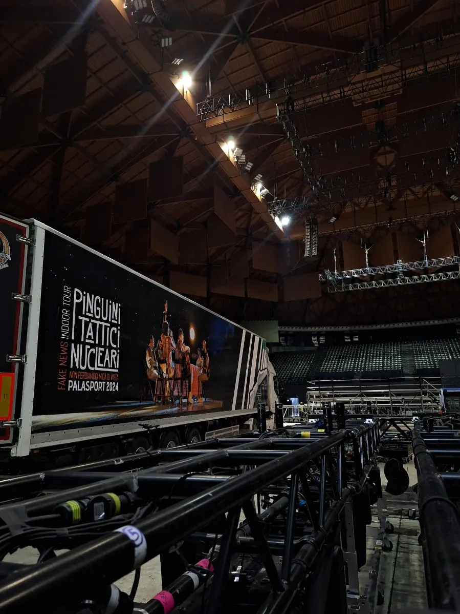 Il concerto dei Pinguini Tattici Nucleari all'Unipol Arena